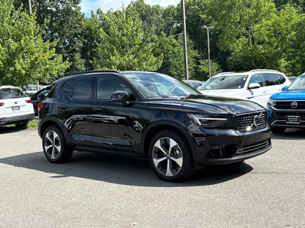 Certified 2026 Volvo XC40 B5 Plus SUV