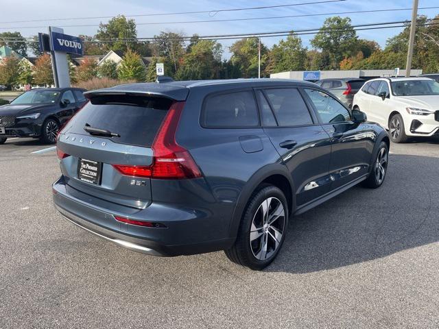 2024 Volvo V60 Cross Country B5 Plus photo 4