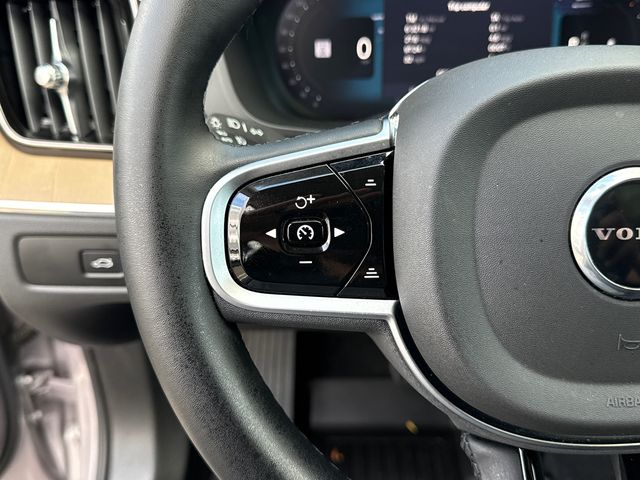 2026 Volvo XC60 Plus - Photo 15