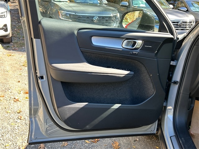 2026 Volvo XC40 Ultra Black Edition - Photo 9
