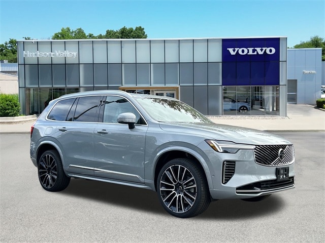 2026 Volvo XC90 Plus's photo