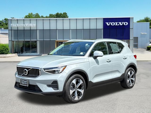 2024 Volvo XC40 B5 Core Bright AWD's photo