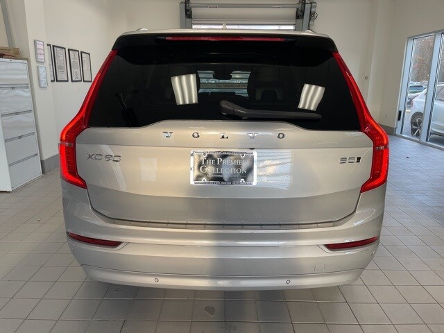 2023 Volvo XC90 B5 AWD Core photo 2