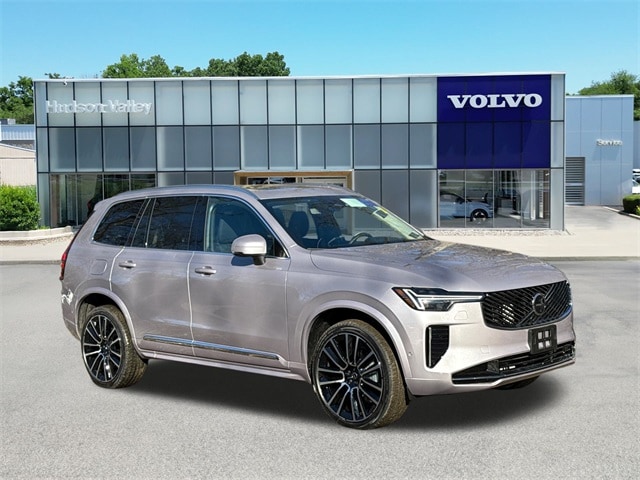 2026 Volvo XC90 Plus's photo
