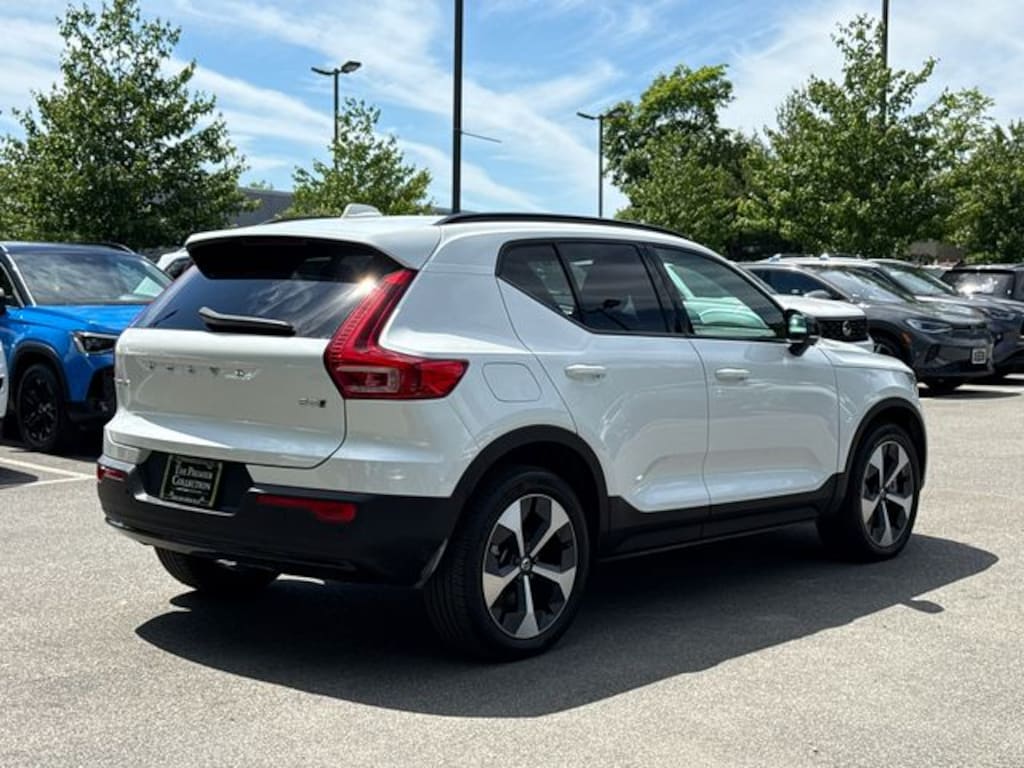 Certified 2025 Volvo XC40 B5 Plus Dark Theme SUV