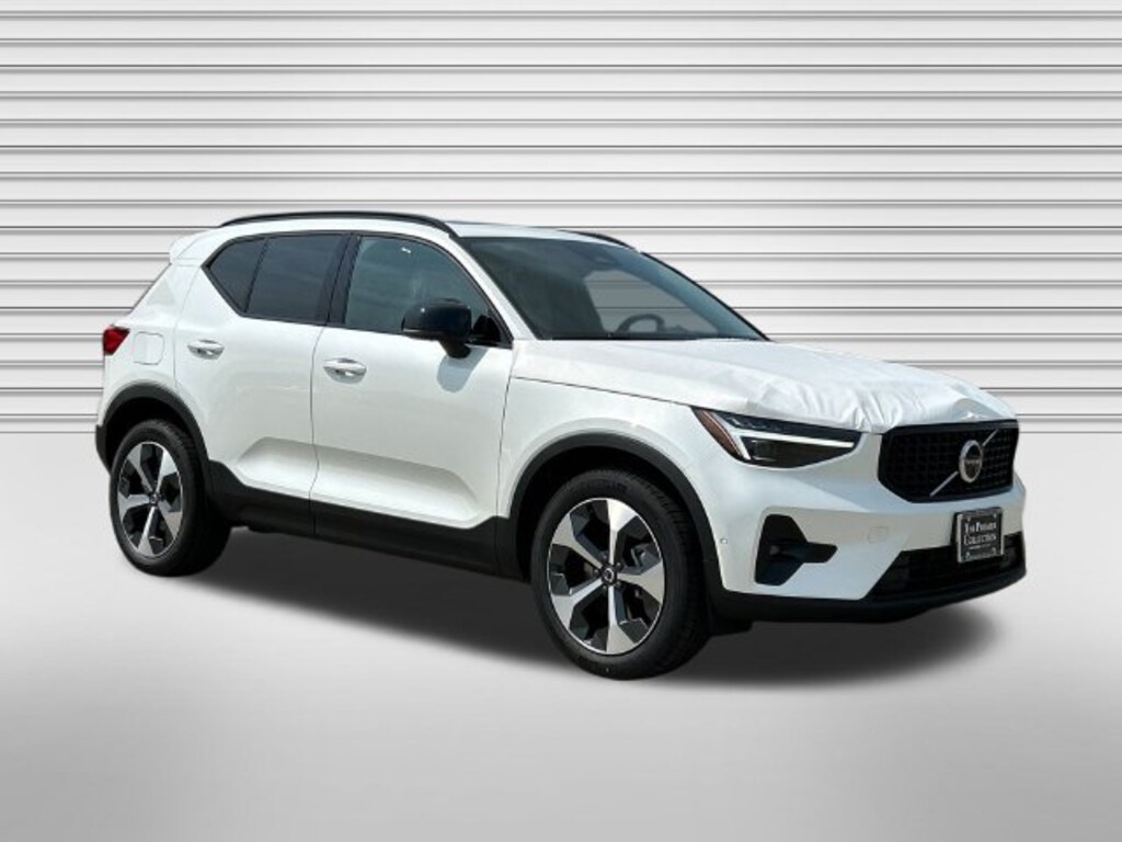 New 2026 Volvo XC40 B5 Plus SUV