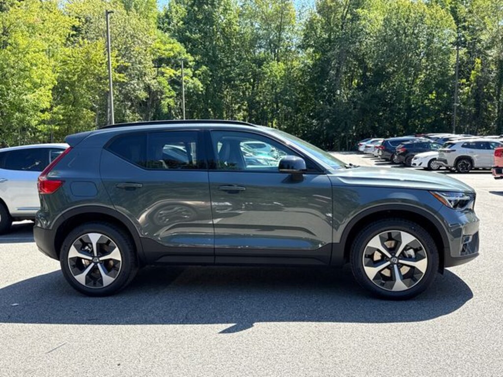 New 2026 Volvo XC40 B5 Plus SUV