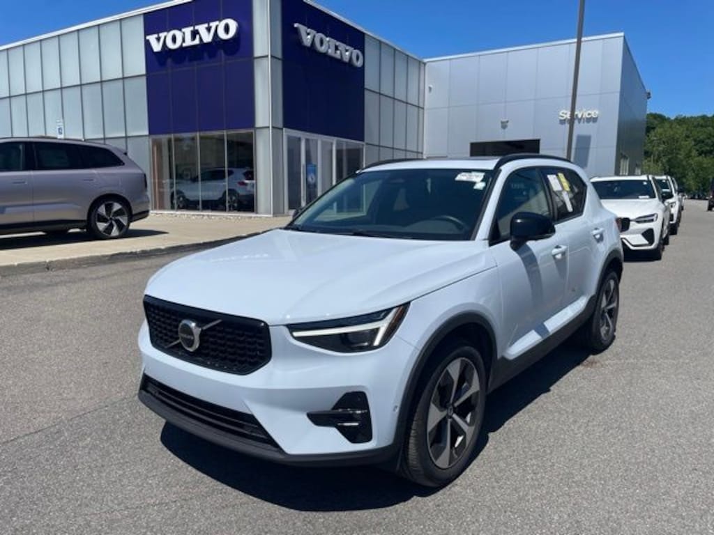 Used 2026 Volvo XC40 B5 Plus SUV