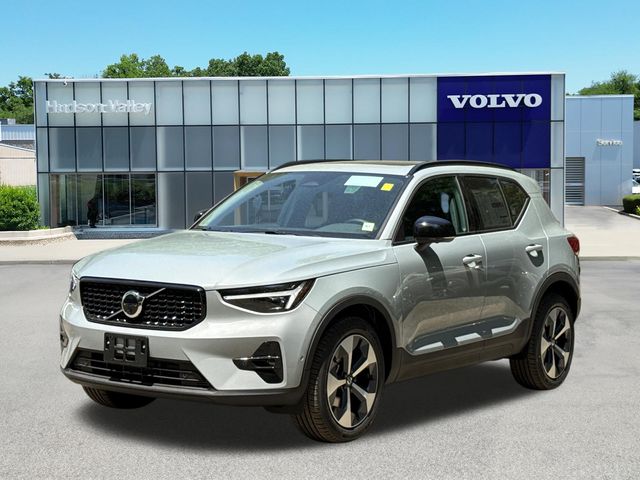 2026 Volvo XC40 B5 Plus Dark AWD's photo