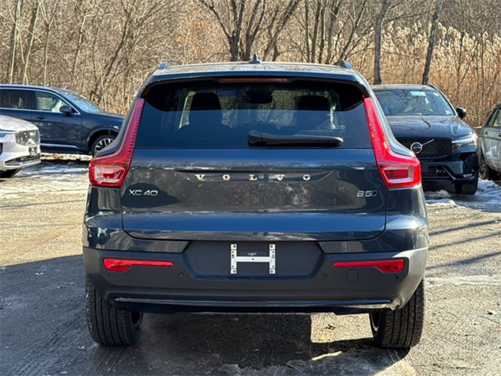 New 2026 Volvo XC40 B5 Ultra SUV