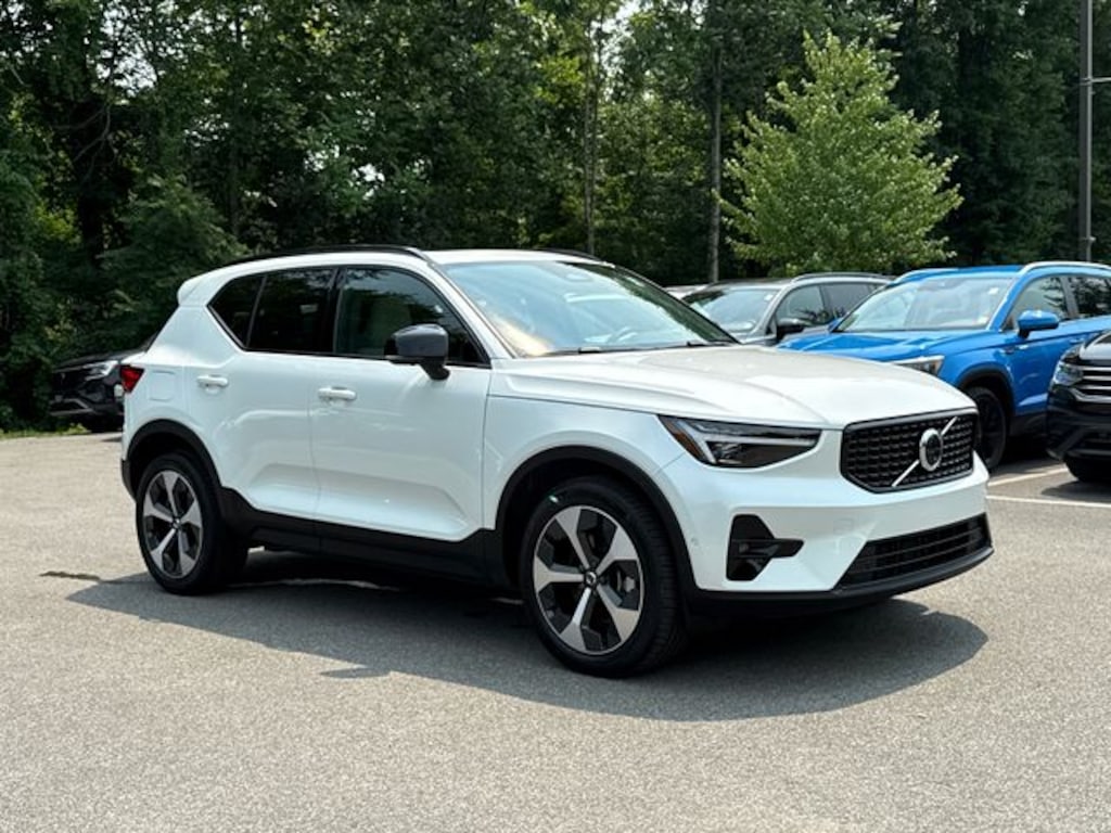 Certified 2026 Volvo XC40 B5 Plus SUV