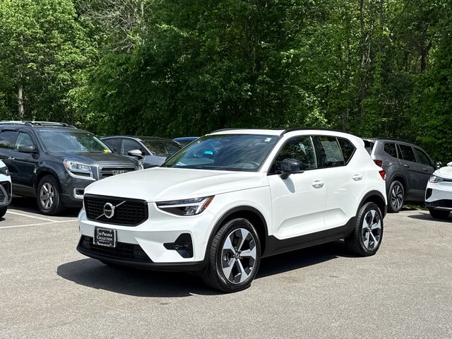 2025 Volvo XC40 B5 Plus Dark AWD's photo