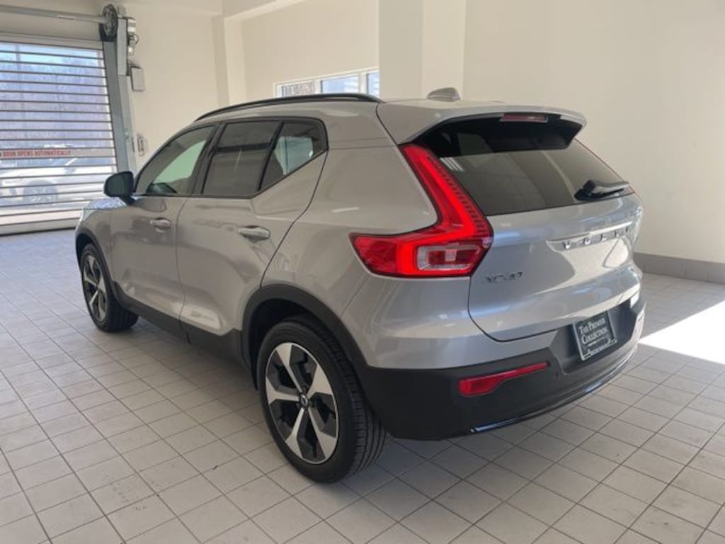 Certified 2025 Volvo XC40 B5 Plus Dark Theme SUV