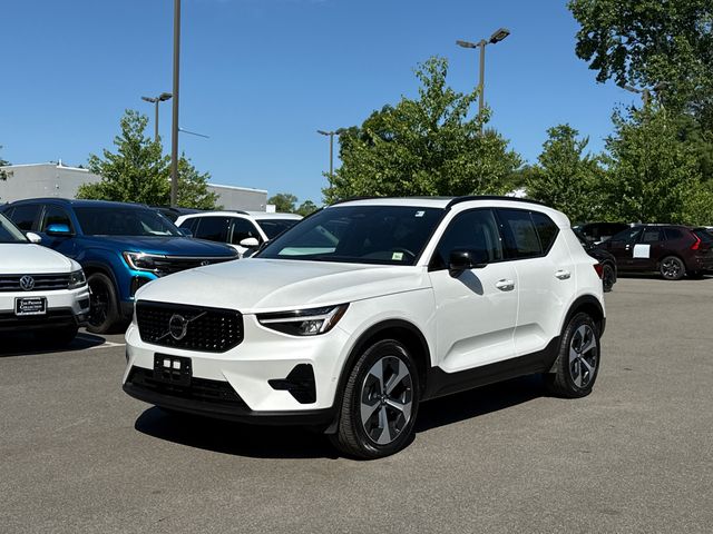 2025 Volvo XC40 B5 Plus Dark AWD's photo