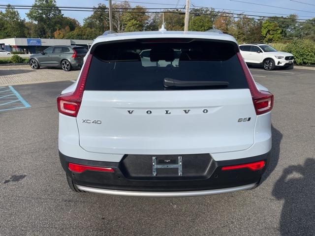2025 Volvo XC40 Core photo 3