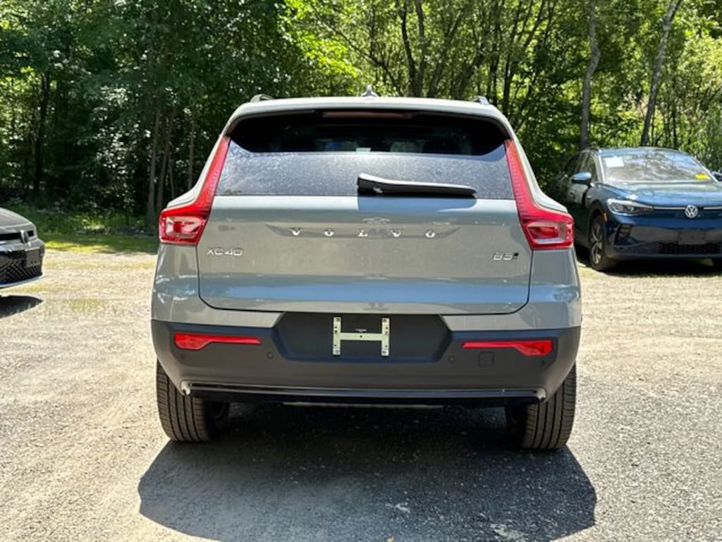 New 2026 Volvo XC40 B5 Plus SUV