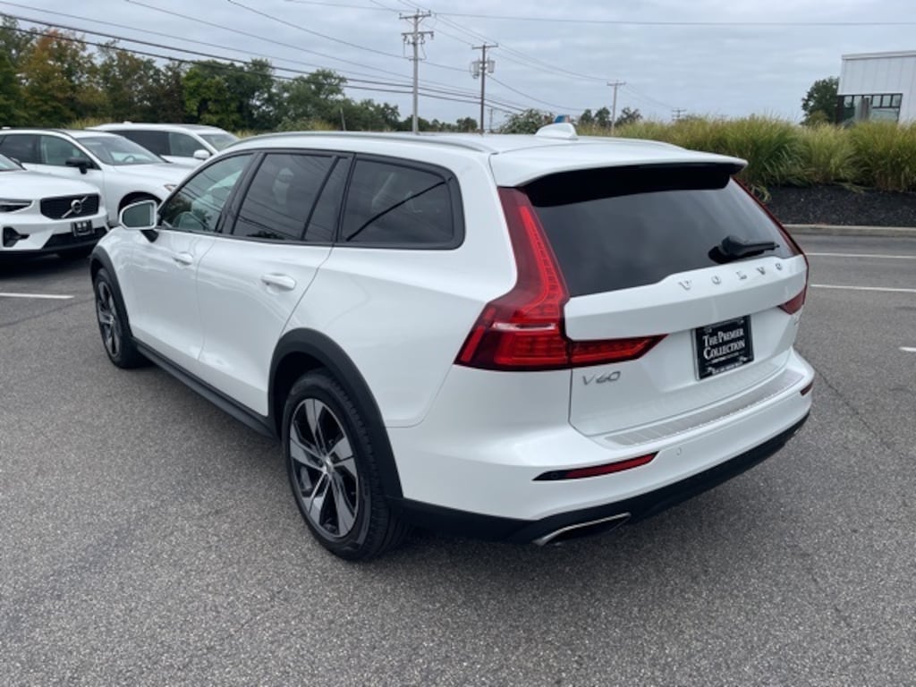 Used 2022 Volvo V60 Cross Country T5 AWD Wagon