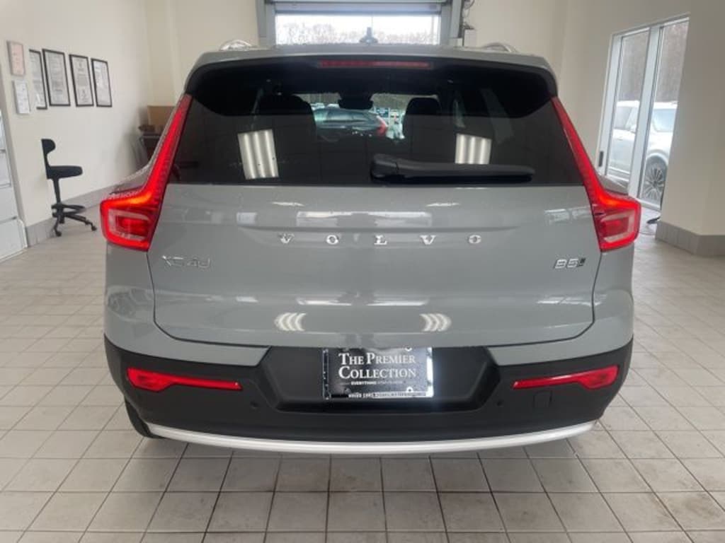 Certified 2025 Volvo XC40 B5 Core Bright Theme SUV