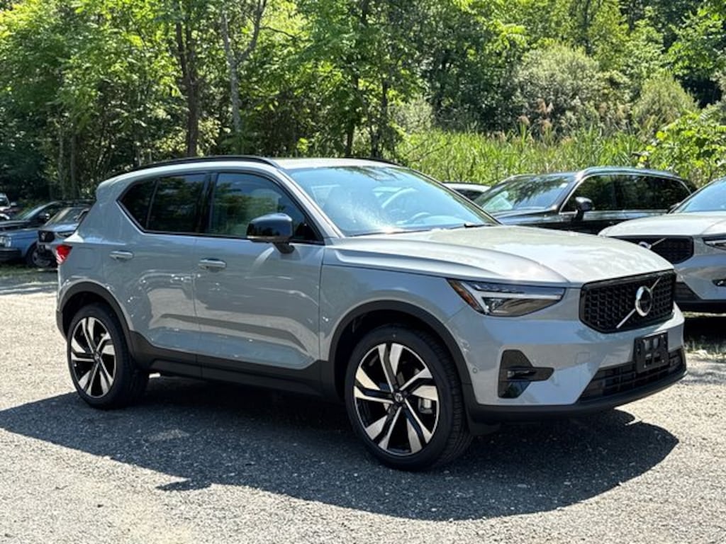 New 2026 Volvo XC40 B5 Ultra SUV