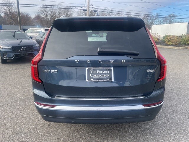 2026 Volvo XC90 Plus Black Edition photo 3