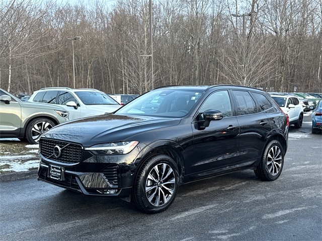 2025 Volvo XC60 Plus's photo