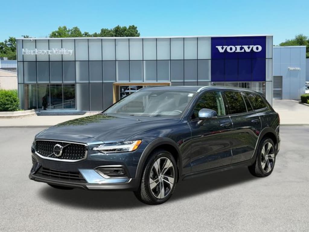 Certified 2025 Volvo V60 Cross Country B5 Plus Wagon