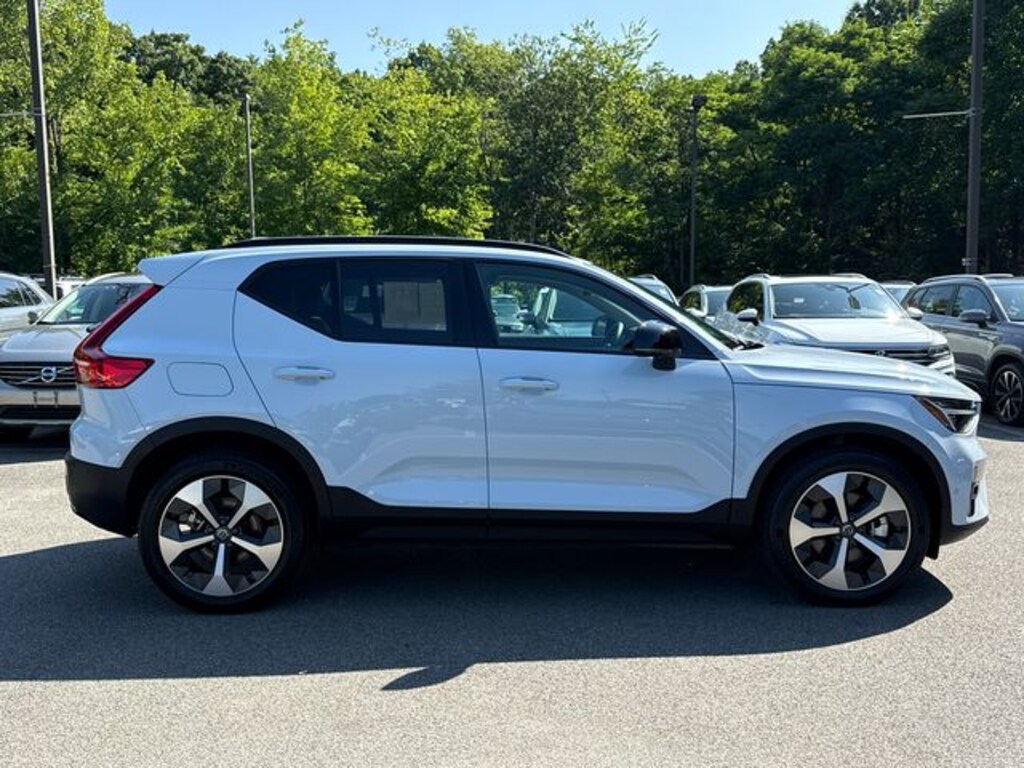 Used 2026 Volvo XC40 B5 Plus SUV