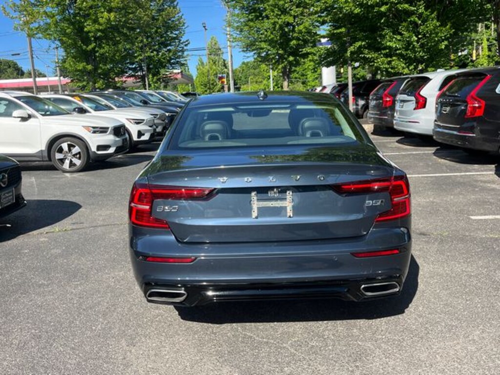 Used 2022 Volvo S60 B5 AWD Momentum Sedan