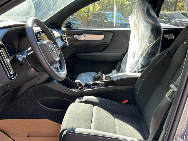 2026 Volvo XC40 Ultra Black Edition - Photo 10