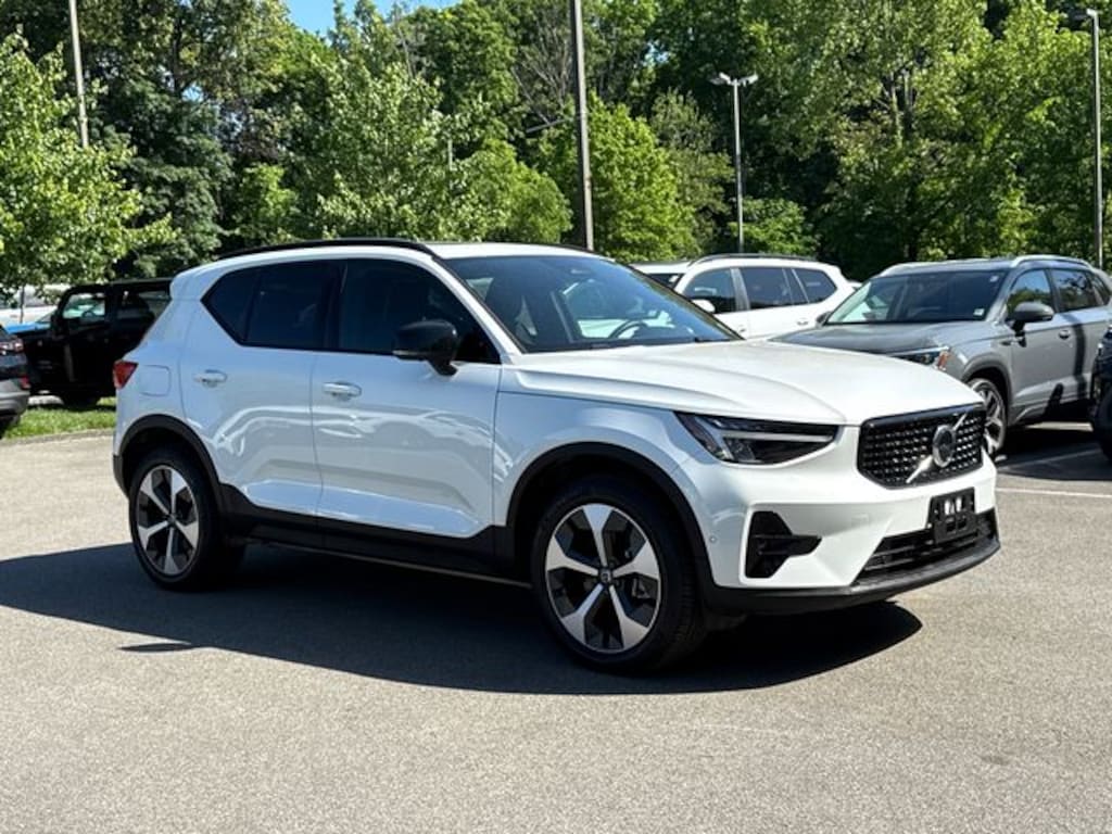 Used 2025 Volvo XC40 B5 Plus Dark Theme SUV