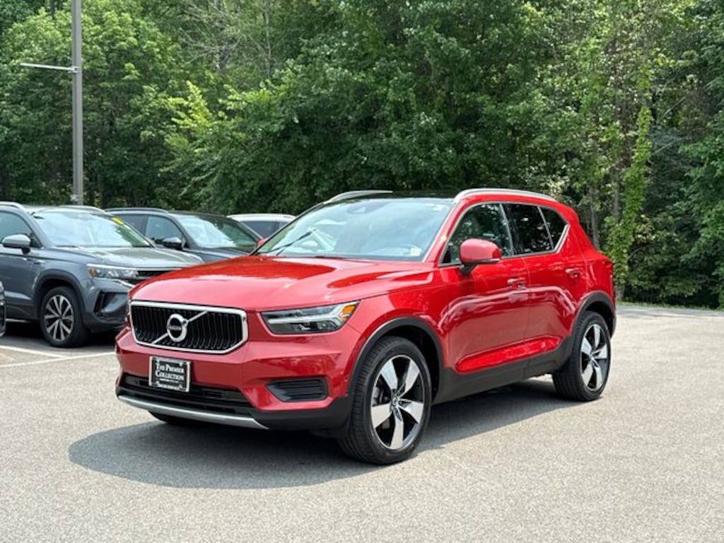 Used 2019 Volvo XC40 T4 Momentum SUV