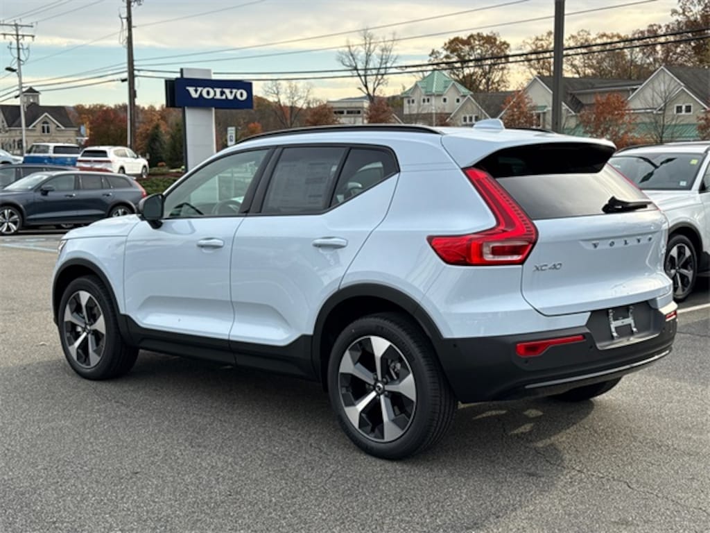 New 2026 Volvo XC40 B5 Plus SUV
