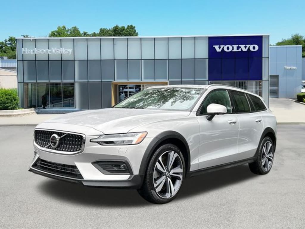 Certified 2025 Volvo V60 Cross Country B5 Plus Wagon