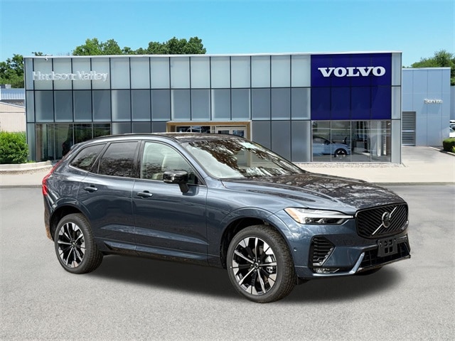 2026 Volvo XC60 Plus's photo
