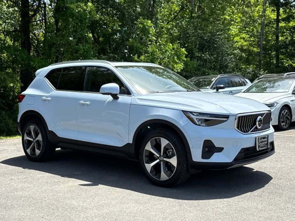 Certified 2025 Volvo XC40 B5 Plus Bright Theme SUV