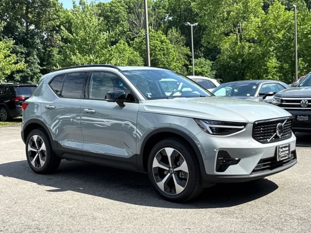 Used 2026 Volvo XC40 B5 Plus SUV