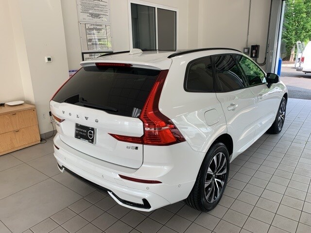 2024 Volvo XC60 B5 Plus photo 4