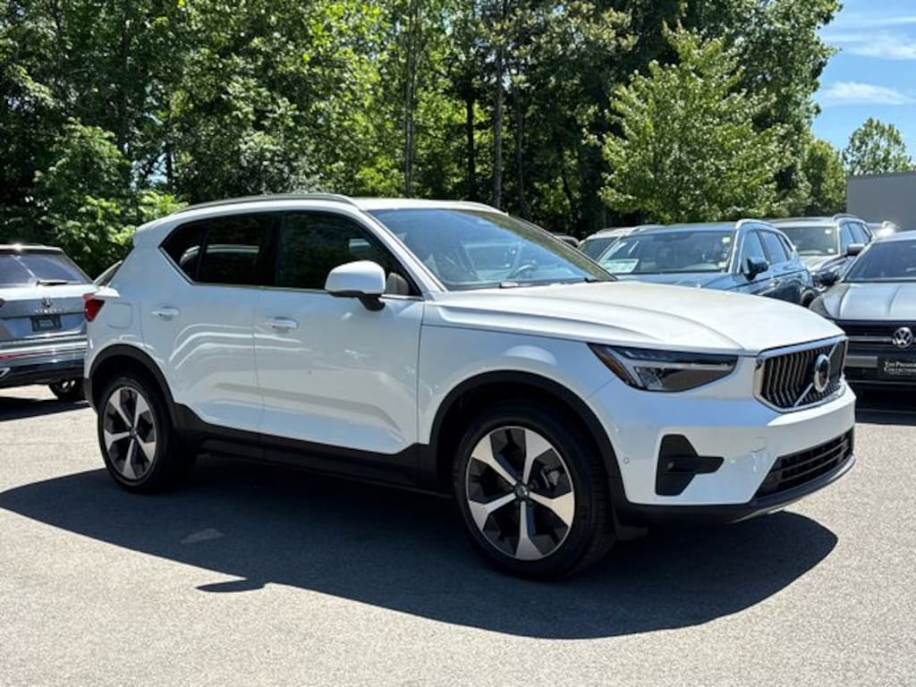 Certified 2025 Volvo XC40 B5 Plus Bright Theme SUV
