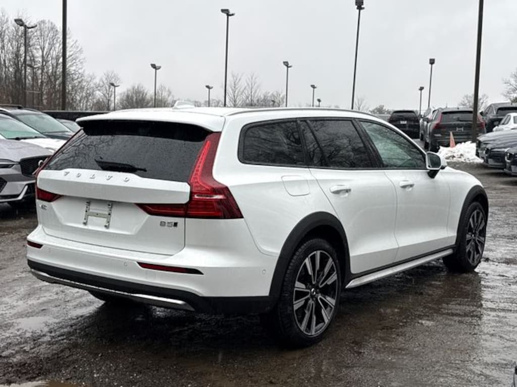 New 2026 Volvo V60 Cross Country B5 Ultra Wagon