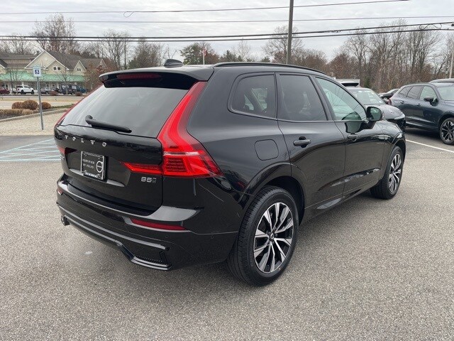 2023 Volvo XC60 B5 Plus photo 3