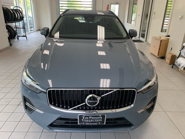 2023 Volvo XC60 B5 Core photo 2