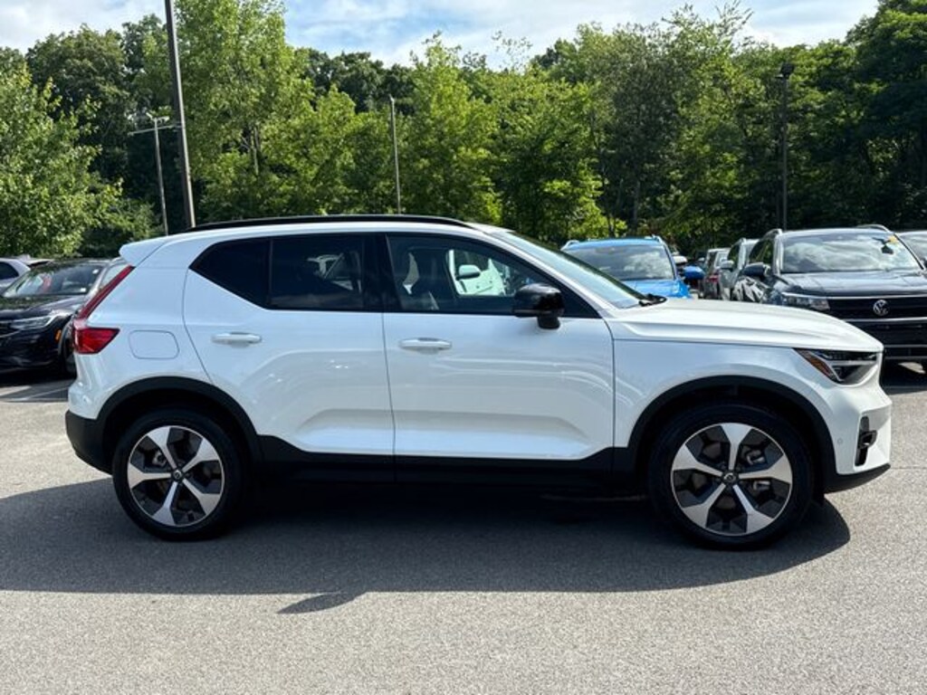 Certified 2026 Volvo XC40 B5 Plus SUV