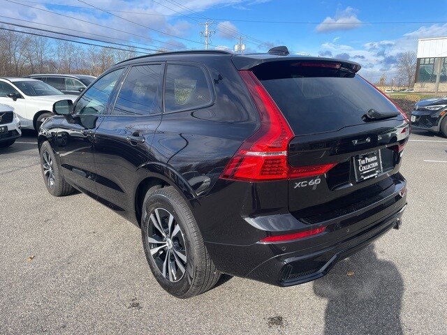 2025 Volvo XC60 B5 Core photo 2