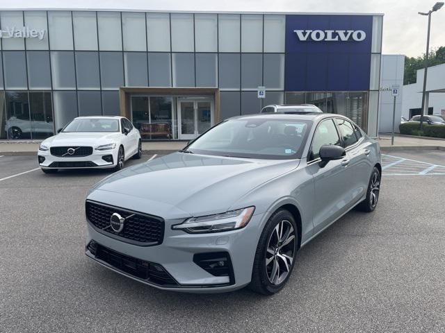 2025 Volvo S60 B5 Core Sedan