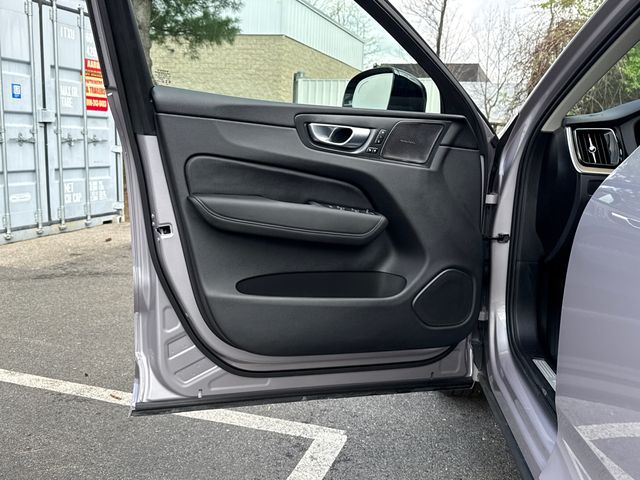2026 Volvo XC60 Plus - Photo 11