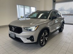 2023 Volvo XC40 B5 AWD Plus Dark SUV