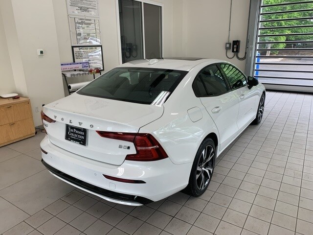 2025 Volvo S60 B5 Core photo 4