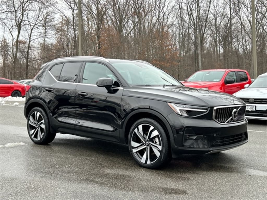 Certified 2025 Volvo XC40 B5 Plus Bright Theme SUV