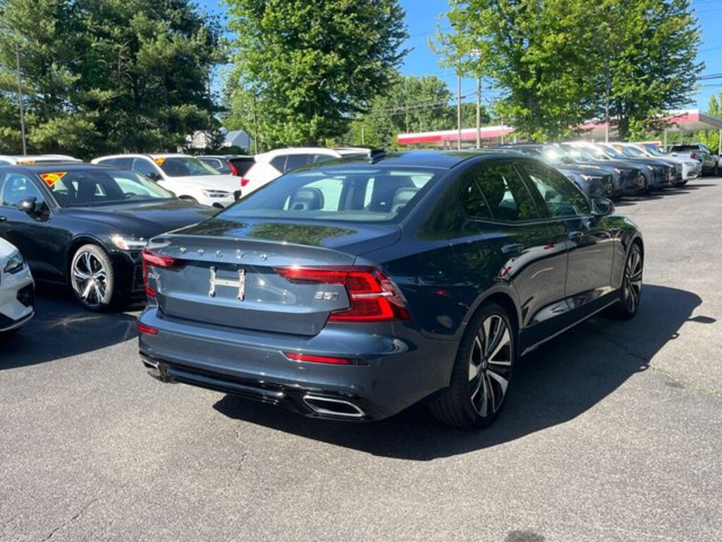 Used 2022 Volvo S60 B5 AWD Momentum Sedan