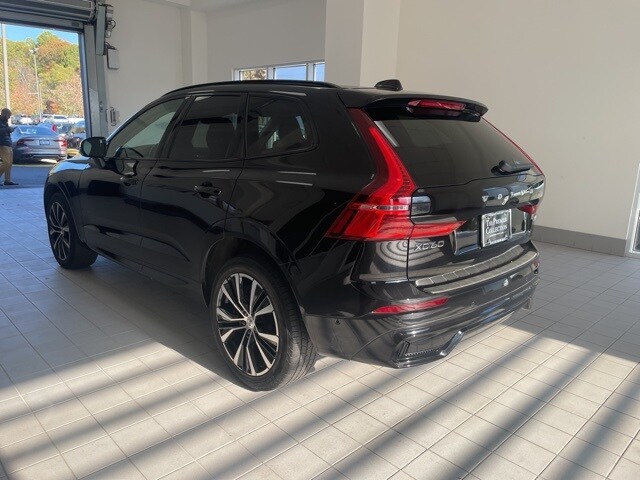 2023 Volvo XC60 B5 Plus photo 2